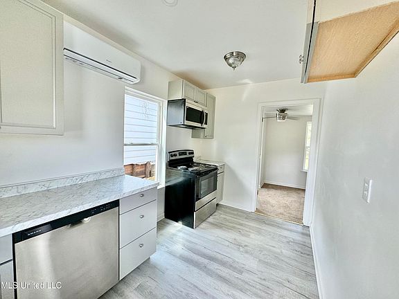 3rd image of 180 Jarrott St