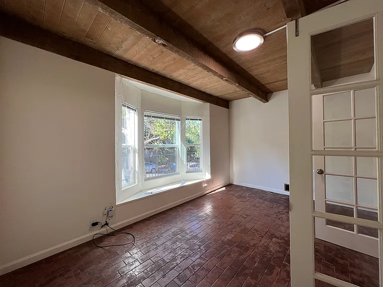 2541-2569 Le Conte Ave — Photo 49