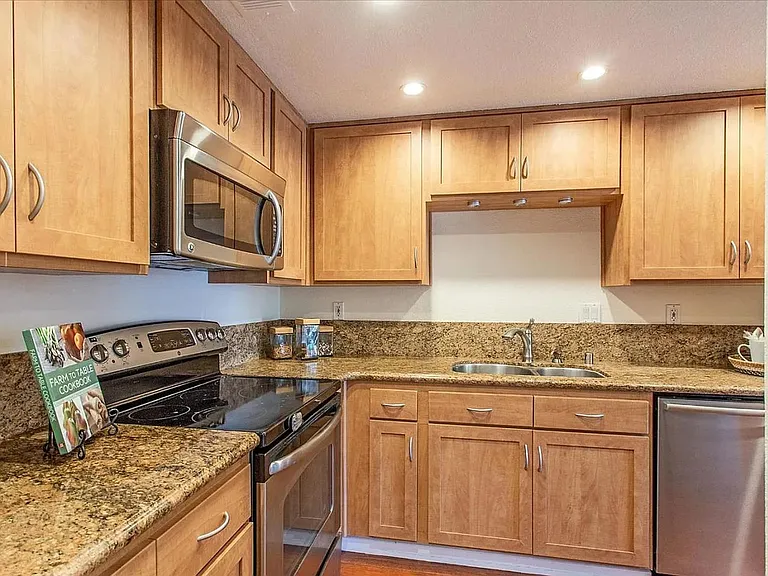 133 Union Ave #F — Photo 6