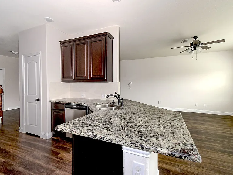 6819 Jade Dr — Photo 8