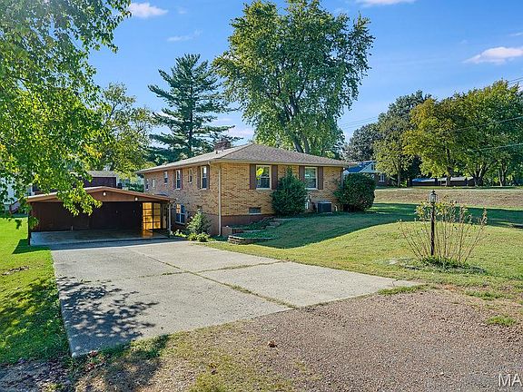3rd image of 355 Glen Carbon Rd