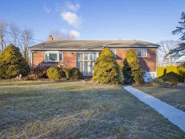 69 Silver Birch Lane, Pearl River, NY 10965