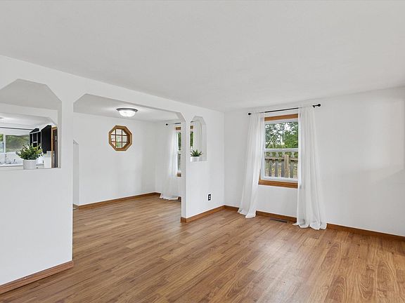 2nd image of 2821 W Court St