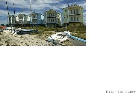2nd image of 811 W Bay Club Ln
