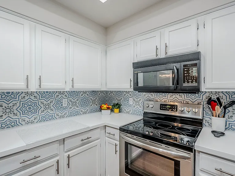 1029-7800 E Lincoln Dr — Photo 5