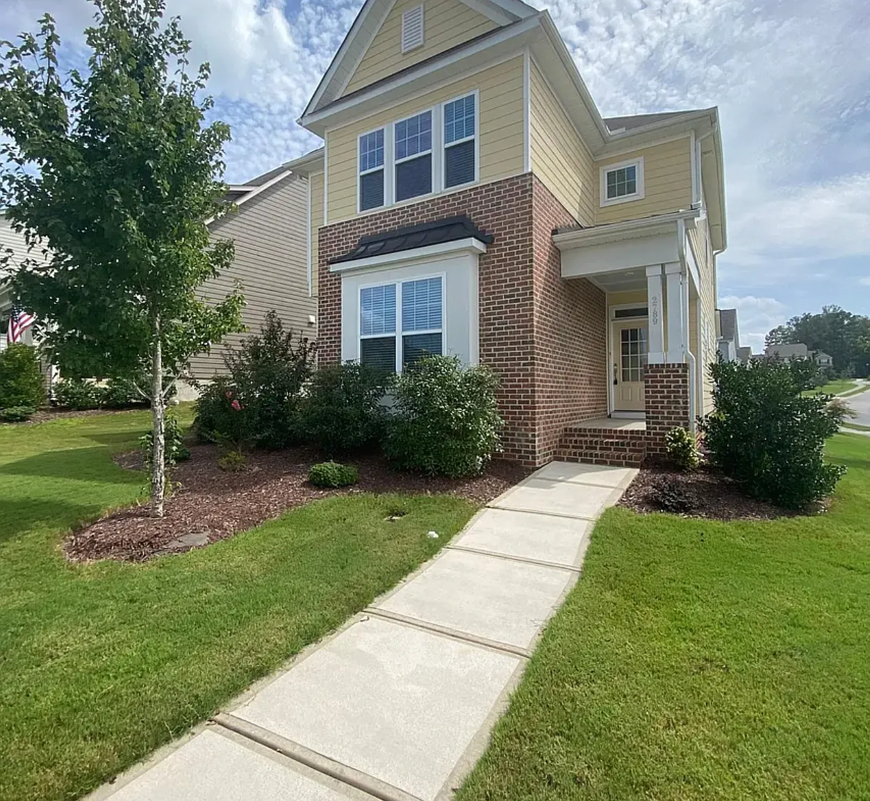 3 bed, 2.5 bath, 2168 sqft, $2,300 — Photo 1