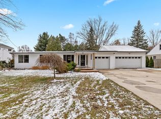 907 E Eureka St, Greenville, MI