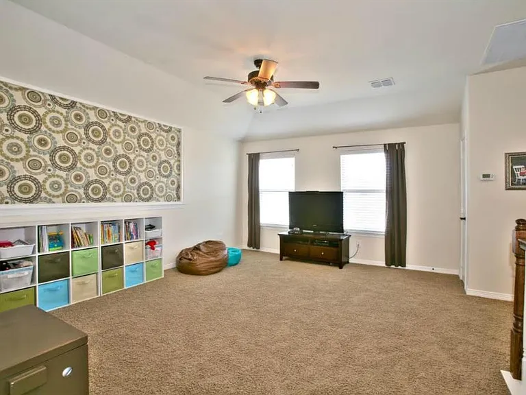 401 Bluefinch Dr — Photo 2