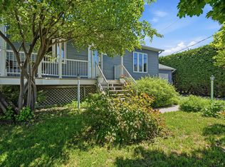204 Rue Ernest Aubin, Laval, QC H7L5H4