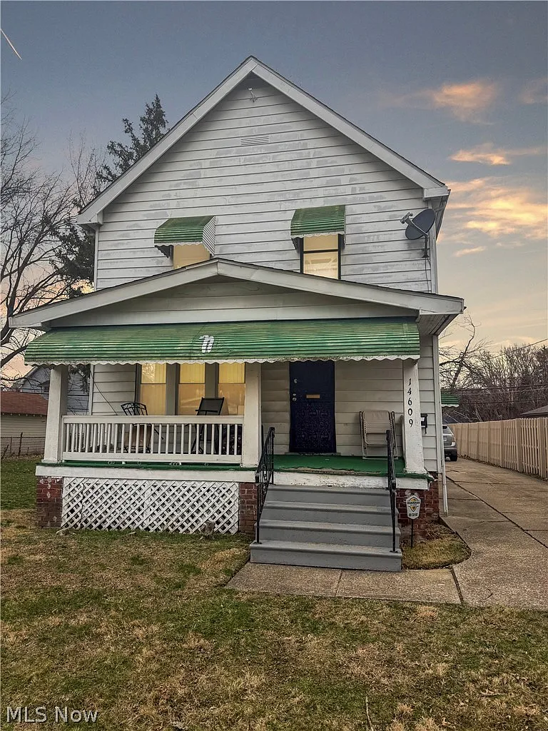 14609 Alder Ave photo 1