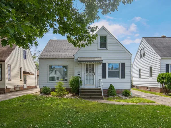8205 Pelham Dr, Parma, OH 44129