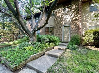 2004 Headlands Cir, Reston, VA 20191