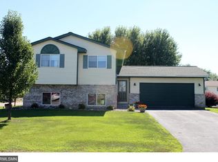 9611 Hamlet Ave S, Cottage Grove, MN 55016