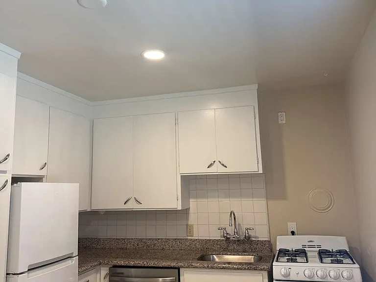 560 Lafayette St — Photo 1