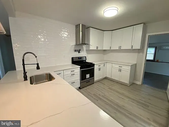 3 bed, 2044 sqft, $3,250 — Photo 2