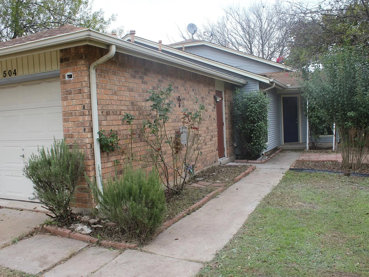 2 bed, 2.0 bath, 793 sqft, $1,325 — Photo 1