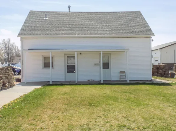 117 W 5th Ave, Holdrege, NE 68949