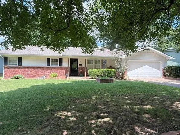 2711 S Claremont Avenue, Springfield, MO 65804