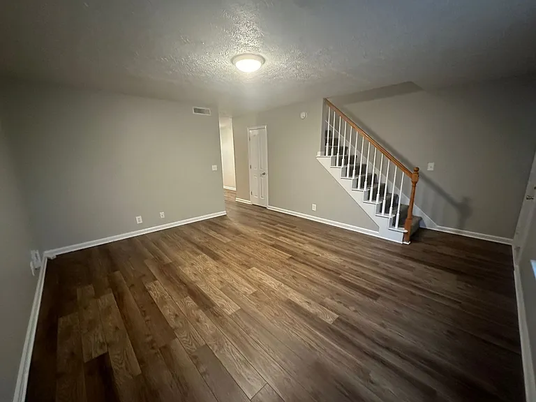 2434 Willowbrook Dr — Photo 2