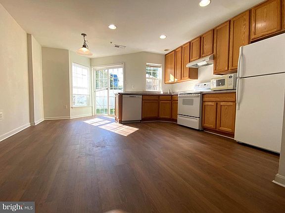 2nd image of 614 Cawley Dr