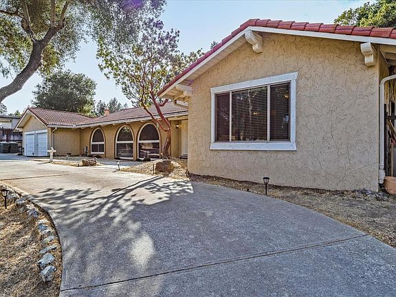 4th image of 17131 Parkview Dr