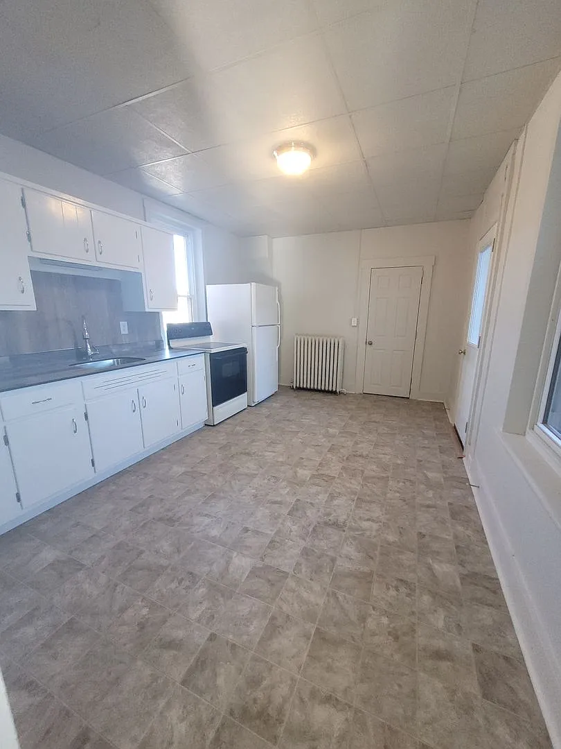 223 Main Street — Photo 3