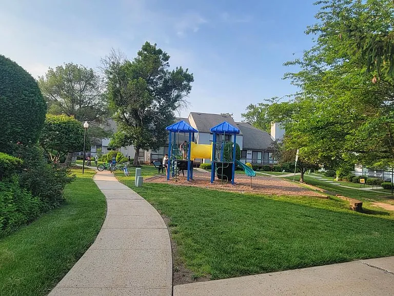 24 Cotoneaster Ct — Photo 15