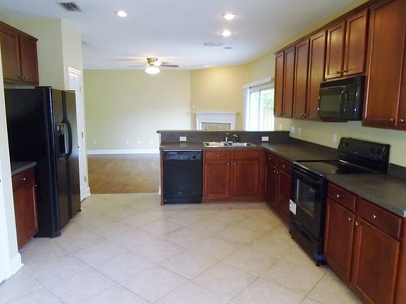 2nd image of 305 Stonehurst Pkwy