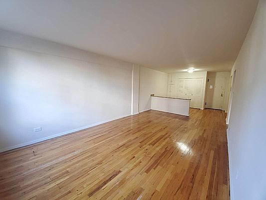 4th image of 465 E 7th St #22