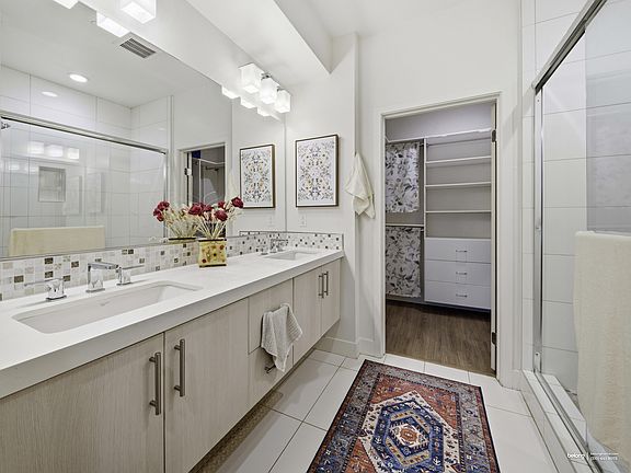 2nd image of 2111 N Cahuenga Blvd Unit 14