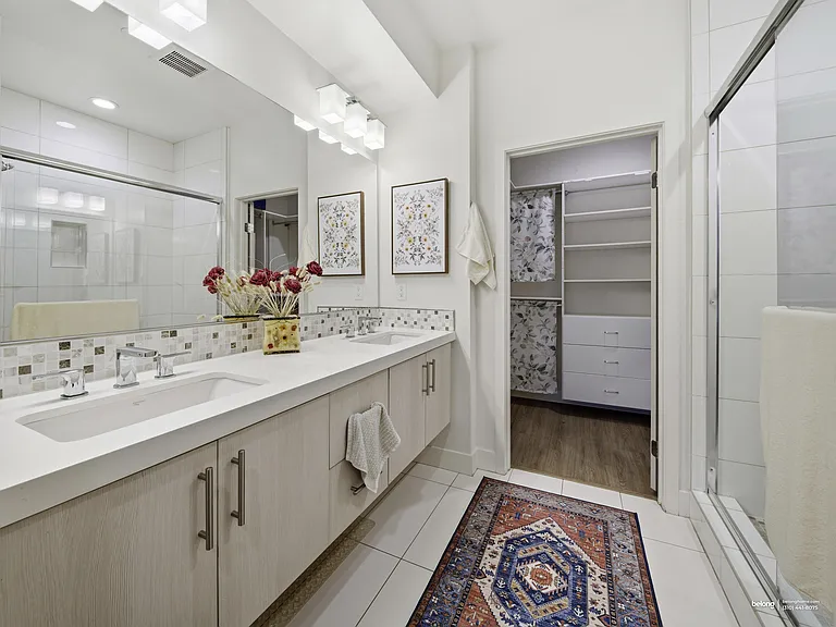 2111 N Cahuenga Blvd #14 — Photo 2