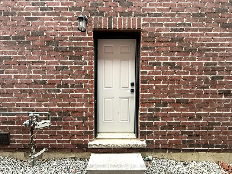 54 Chelliah Ct #LOWER — Photo 4