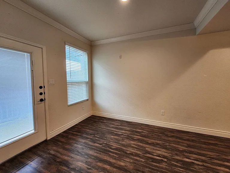 340 Untermaier St — Photo 6