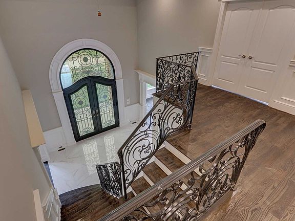 3rd image of 8 Clover Ln