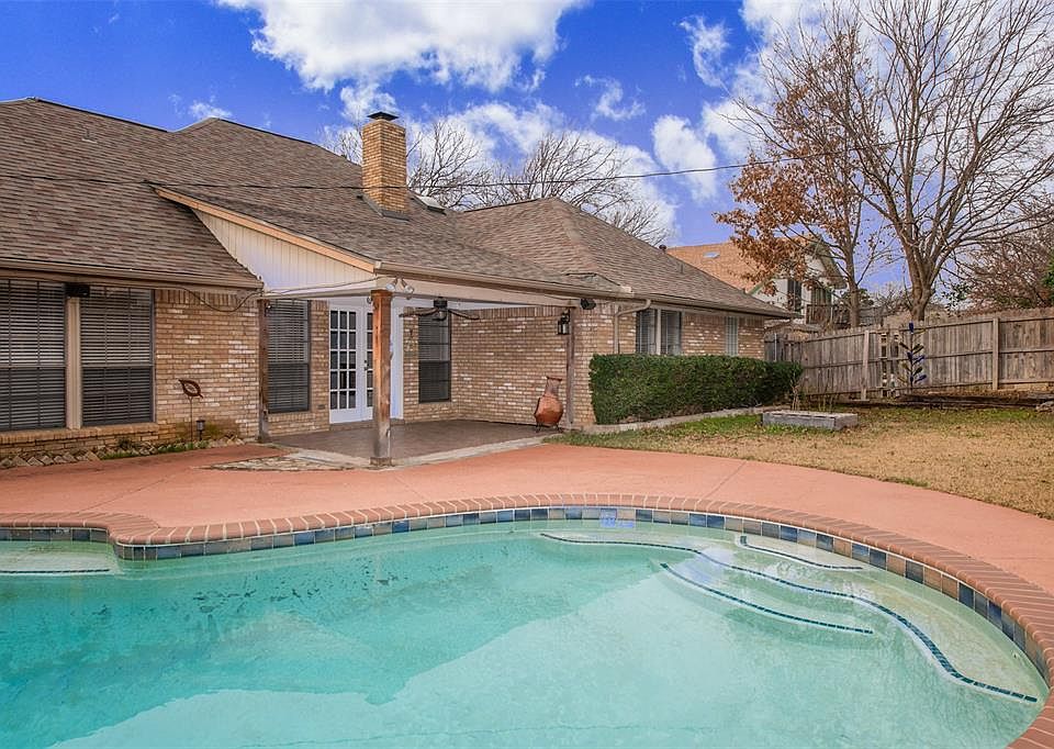 1st image of 2103 Riverforest Dr