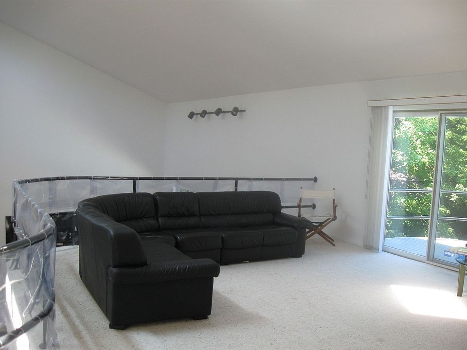 2nd floor sitting area