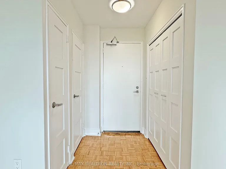 485 Huron St #903 — Photo 4