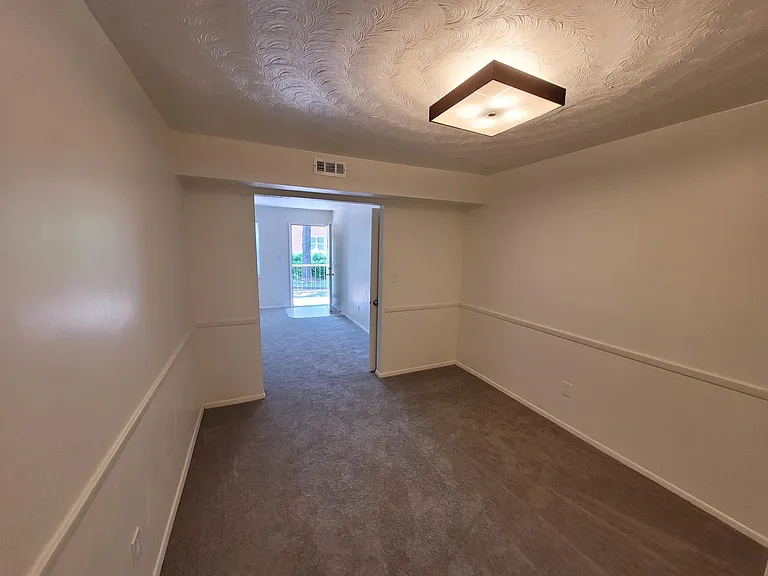 8554 Executive Dr — Photo 2