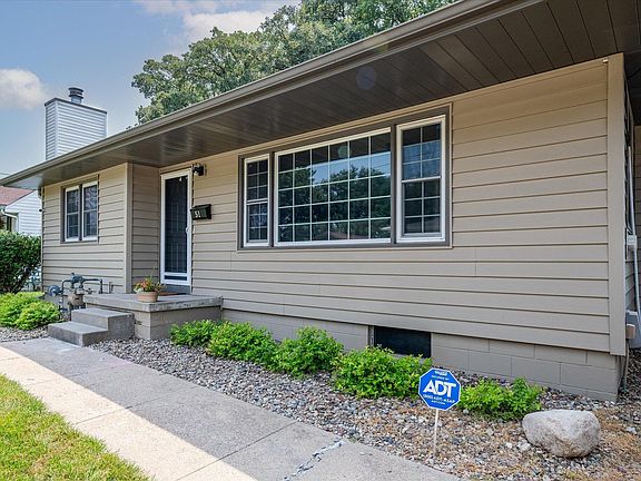 3rd image of 51 Crestwood Dr