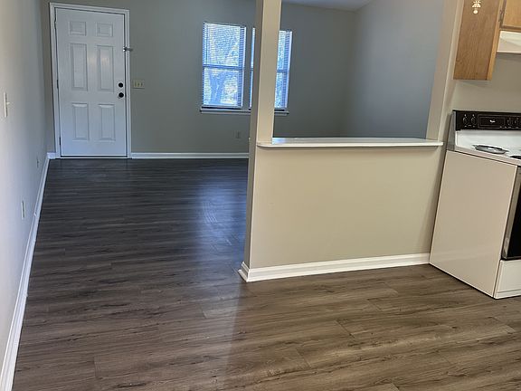 4th image of 1428 Central Ln