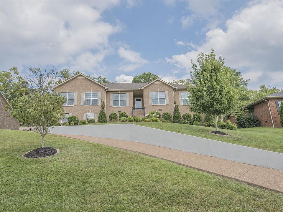 1st image of 614 Excalibur Ct