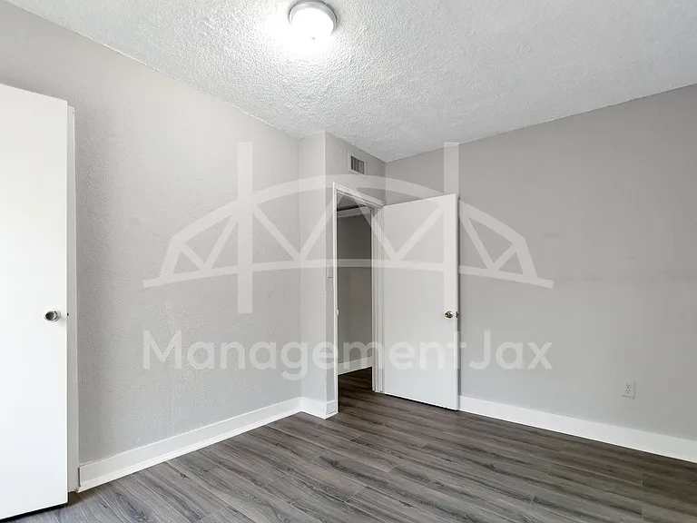 1842 W 26th St — Photo 11