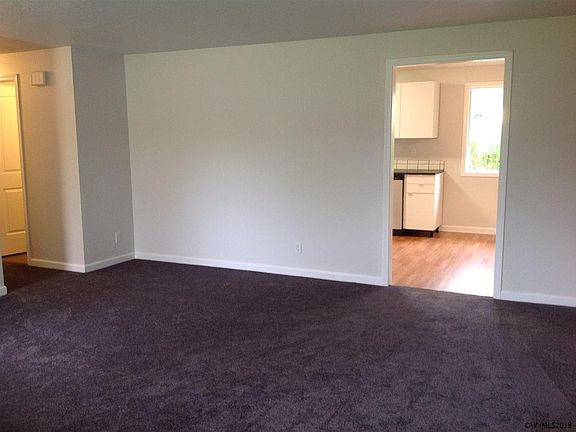 5th image of 487 Corbett Ct NE