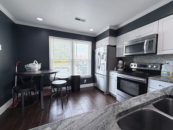 5th image of 1528 Jameson Dr #1