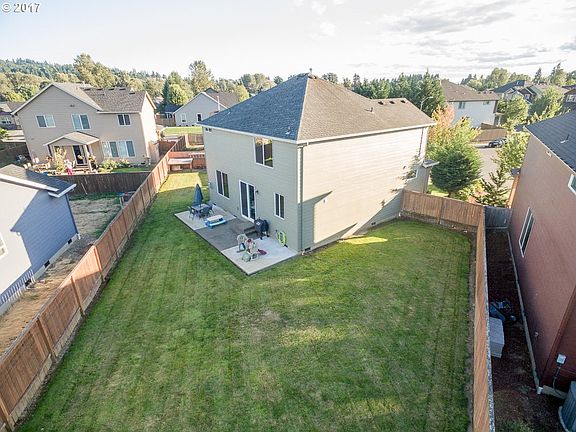 3rd image of 332 Thistle Ct
