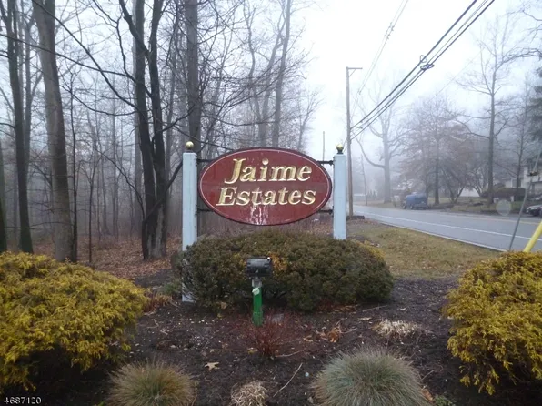 5 Jaime Ct, Morris Plains, NJ 07950