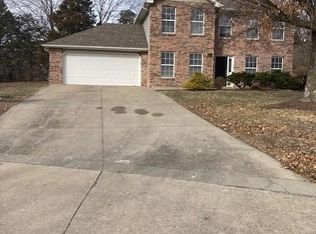 3901 W Oak Dr, Columbia, MO 65203