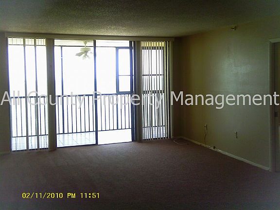 Liv/Dining Area