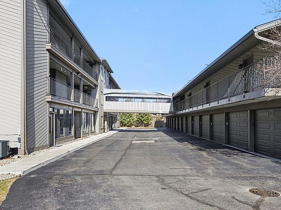 5th image of 3 Hiawatha Cove Trl APT 2