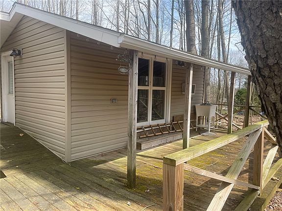 4th image of 20 Hickory Rd